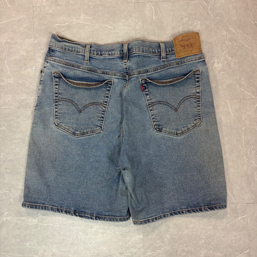 Levis Women Medium Wash Stretch Denim Shorts Size 18W Blue Casual 5-Pocket